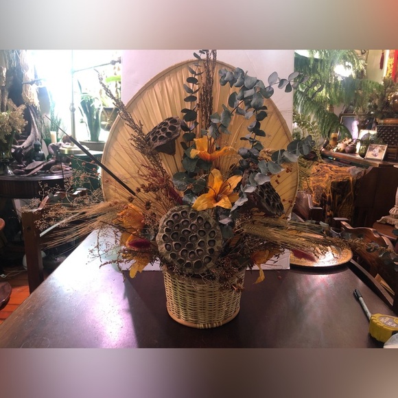 Vintage Dried Flower Arrangement - Picture 1 of 6